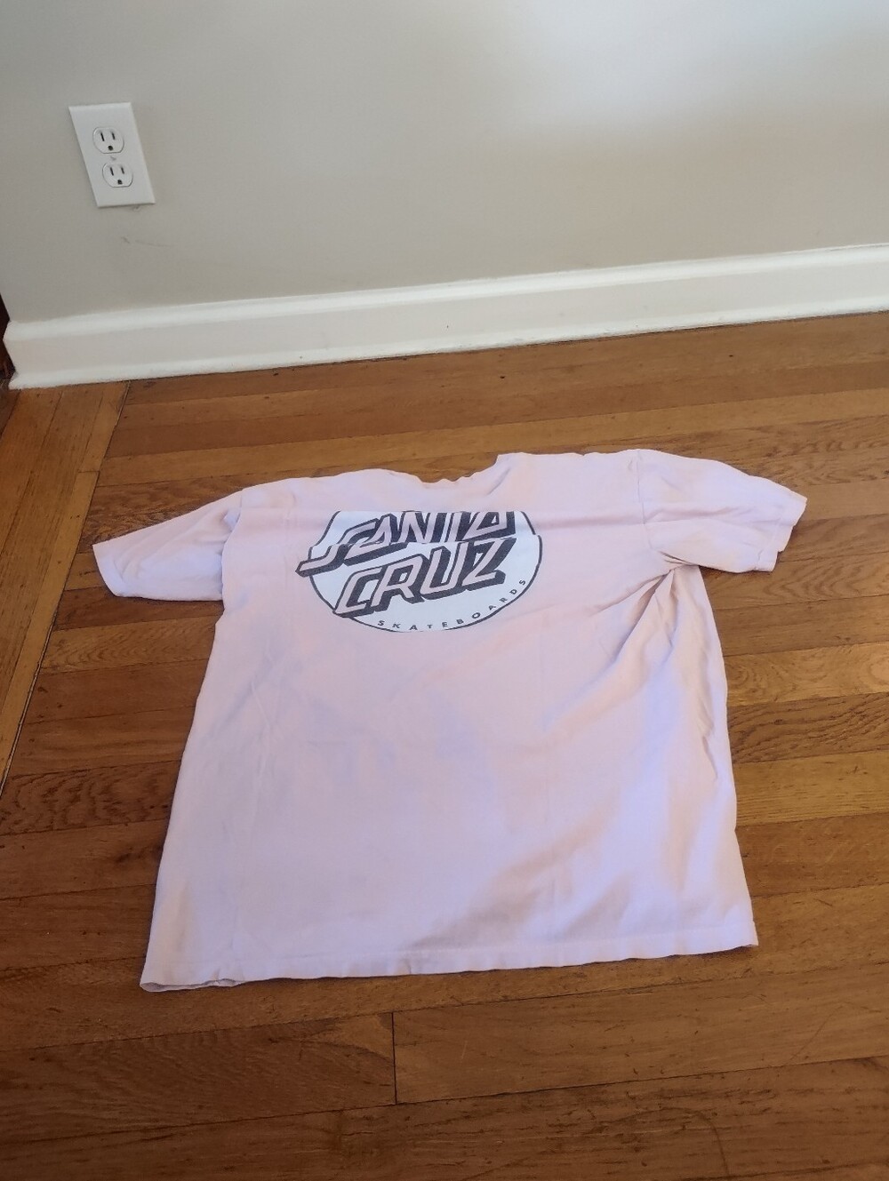 santa cruz skateboarder co light pink t shirt (big logo on back) fits like m